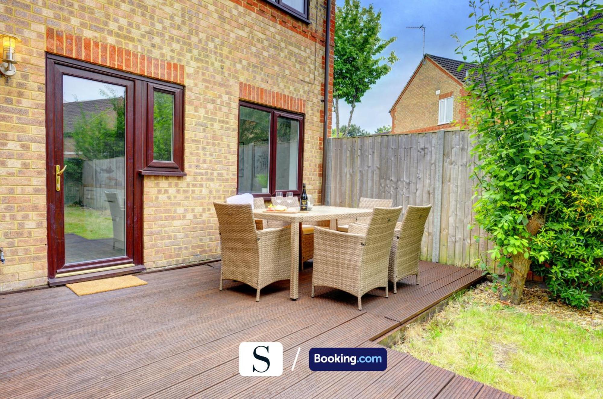 The Bernstein Executive House By Silva Short Lets & Serviced Accommodation Milton Keynes With Garden & Parking Wavendon Eksteriør billede